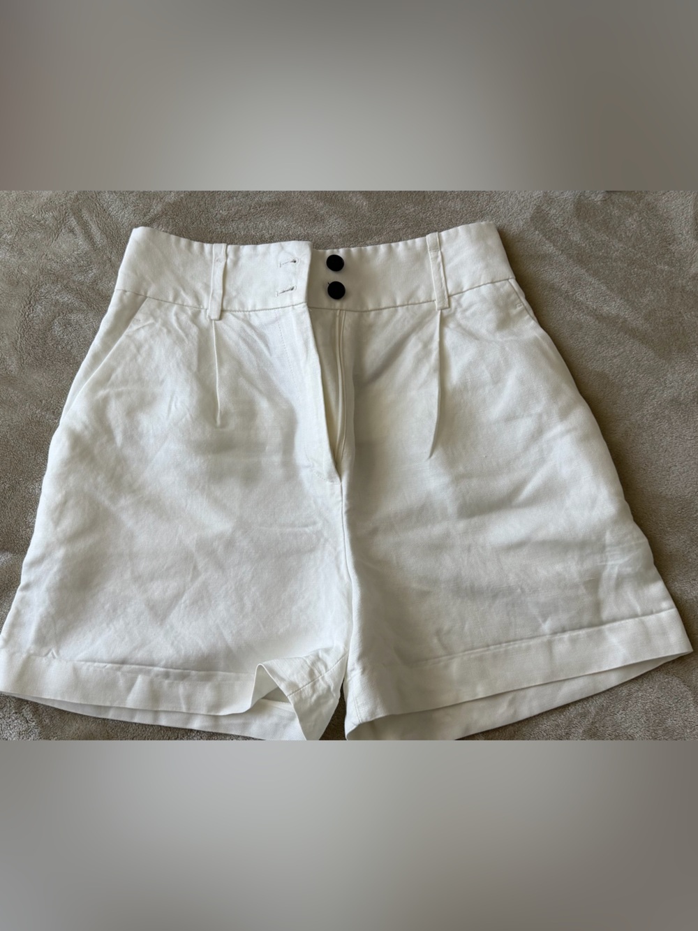 H&M White High-Waist linen Tailored Shorts with Black Buttons